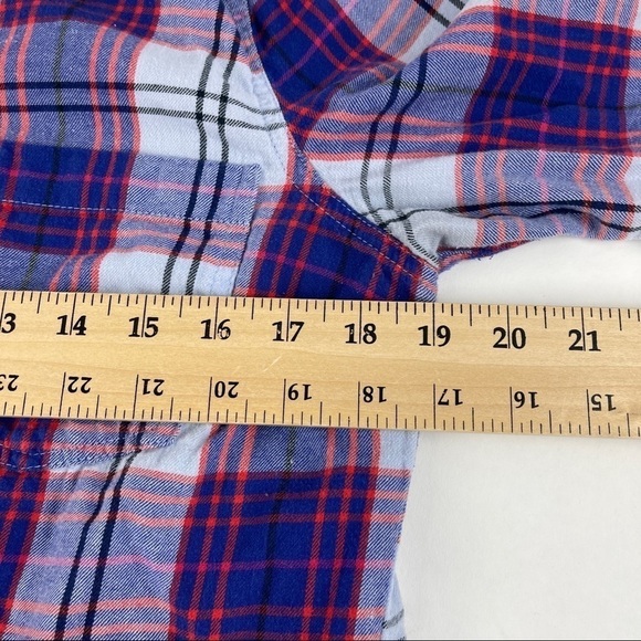Old Navy Classic Button Up Shirt Womens Medium Blue Purple Plaid - Picture 5 of 8